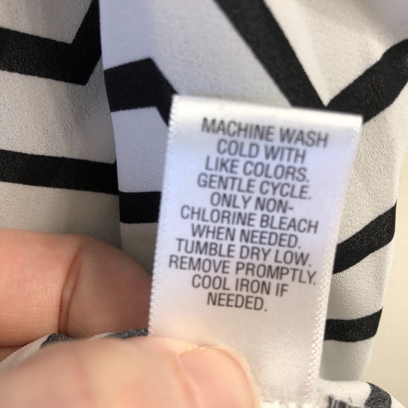 Candie's White and Black Herringbone Pattern Top - Size Small - Picture 6 of 6